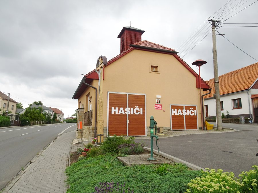 File:Petrůvka, hasičská zbrojnice.jpg
