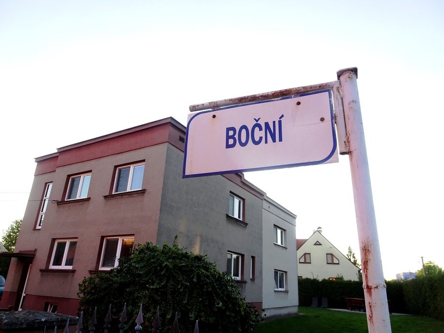 File:Šenov, Boční, tabule.jpg