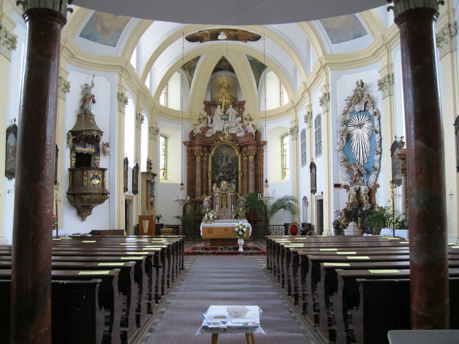 File:Kostel Nanebevzetí P. Marie (Velký Týnec), interiér.JPG