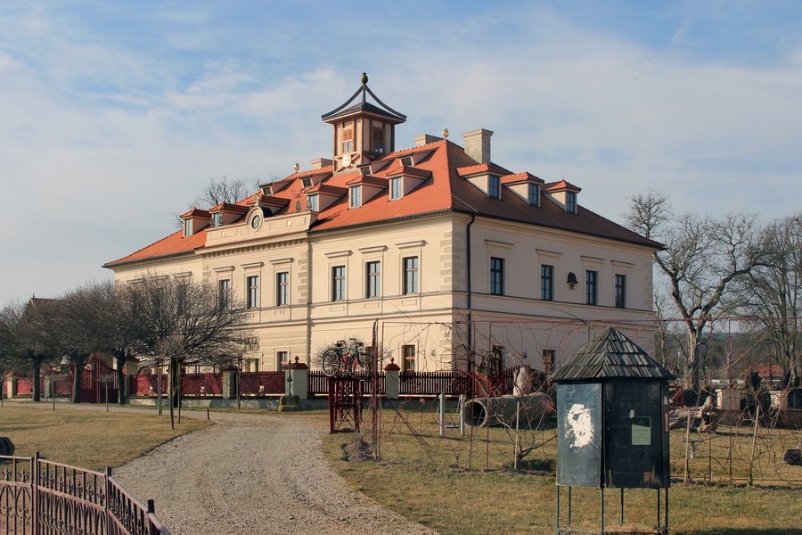 File:Rochlov, castle.jpg