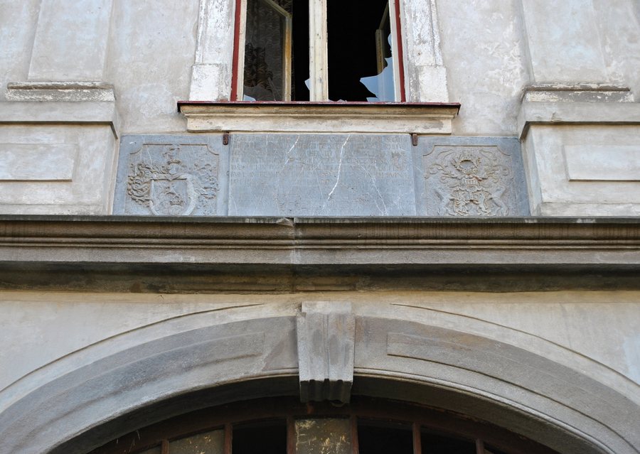 File:Veľká Lomnica - manor-house of Berzeviczy family - memorial table.jpg