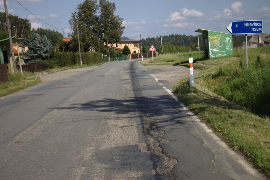 File:Tisem, silnice 114 II.jpg