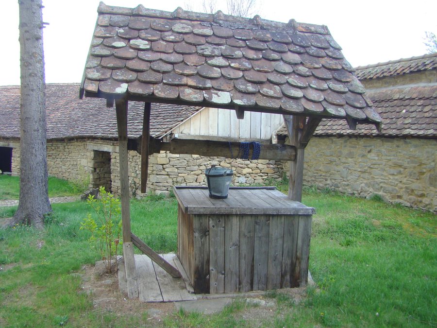 File:Crit - fantana.jpg