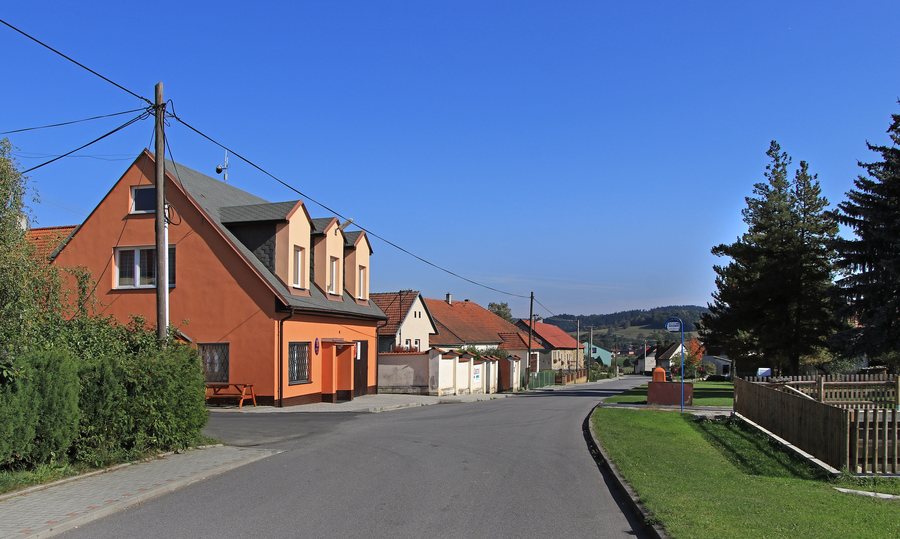 File:Vokov, main street.jpg