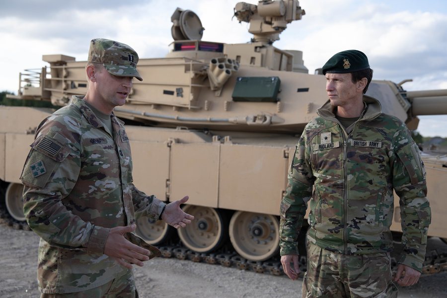 File:British Brig Gen Andrew Ridland, 1st Armored Division, Deputy Commanding General Visits Camp Tapa, Estonia (9348254).jpg
