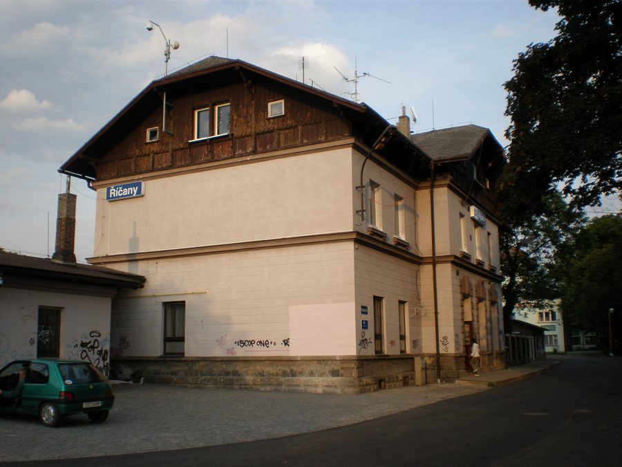File:Ricany nadrazi 6140427.JPG