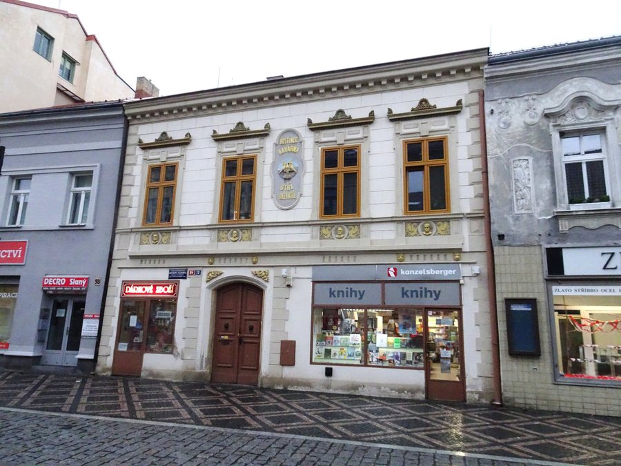 File:Slaný, Husova 94.jpg