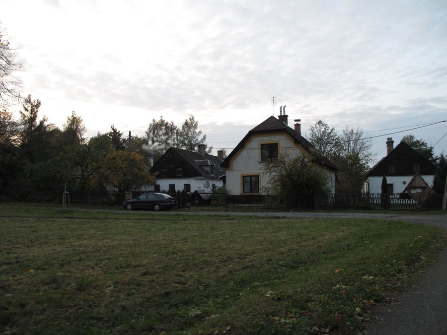 File:Krahulčí (Dětřichov nad Bystřicí), domy.jpg
