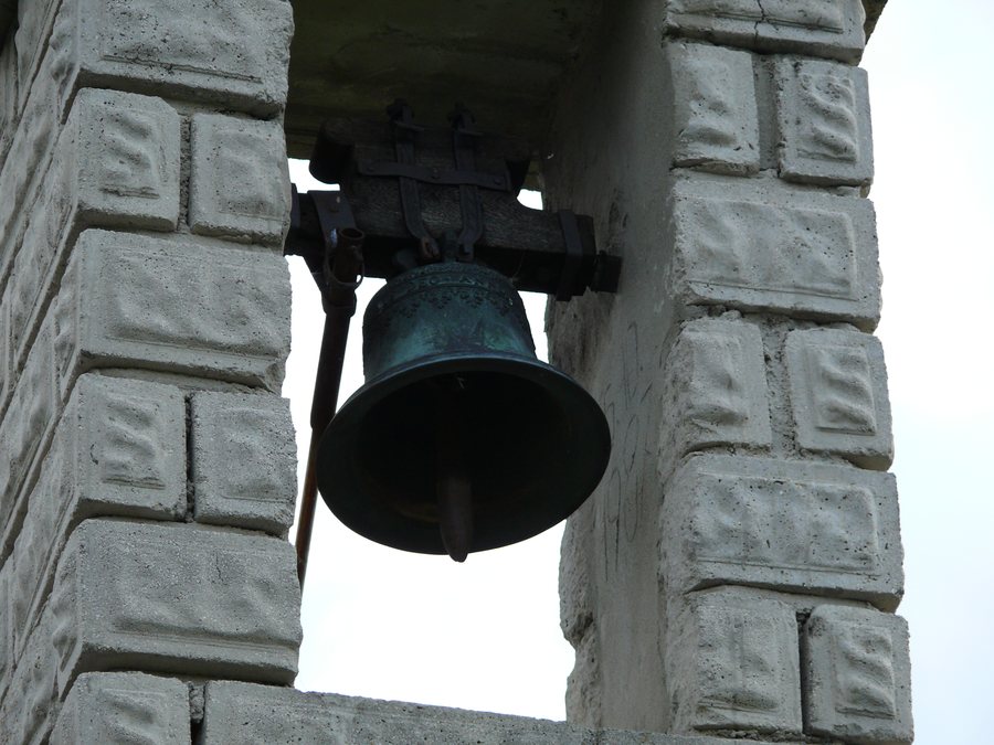 File:Bell-village-Krpelany-Slovakia-1.jpg
