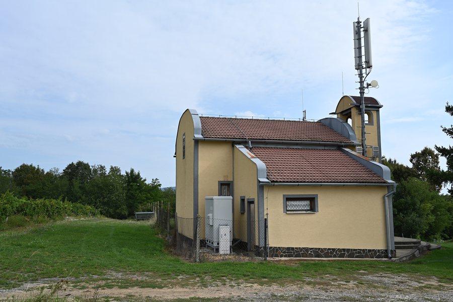 File:Širákov - Dom smútku -02.jpg