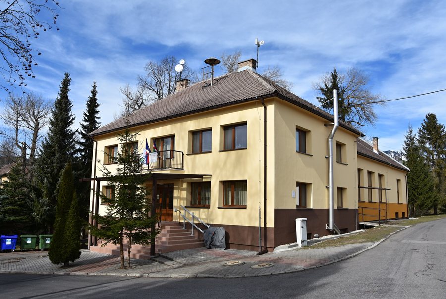 File:Pavlova Ves - building of the municipal office.jpg