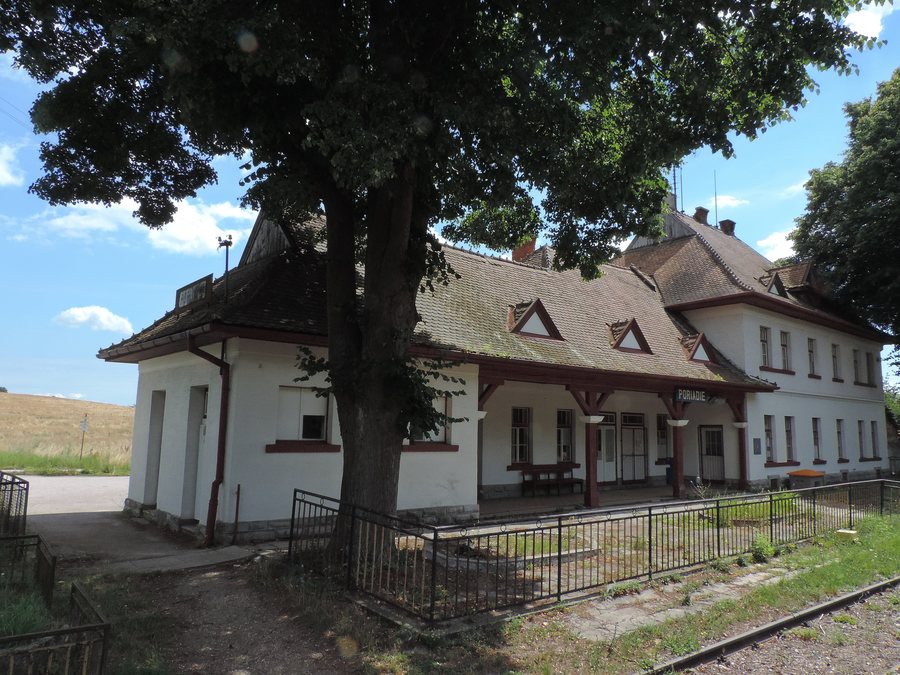 File:Poriadie- železničná stanica - panoramio.jpg