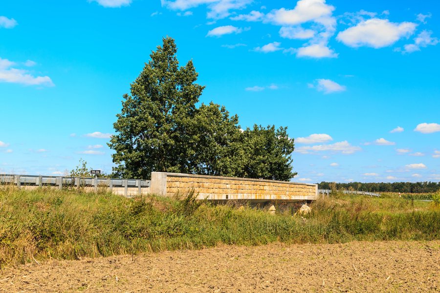 File:Silniční most - silnice Býšť-Sezemice.jpg