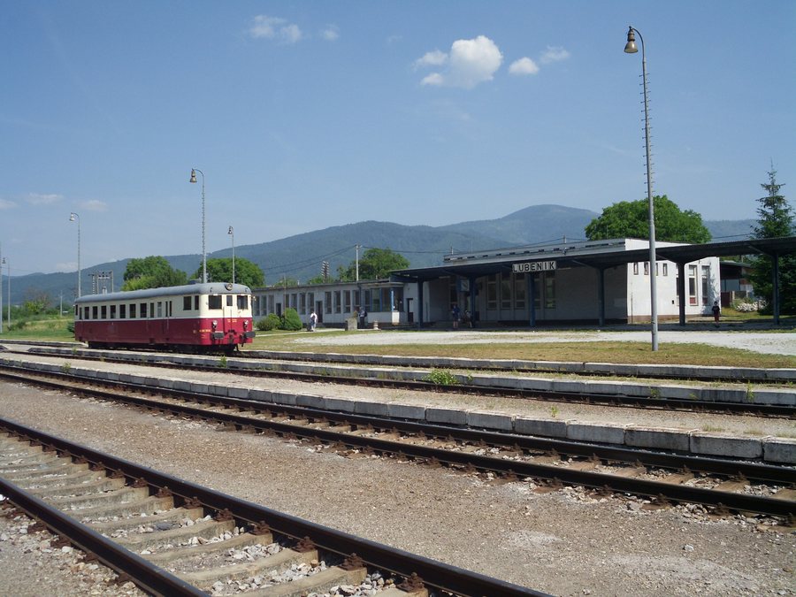 File:Lubenik station M282.JPG