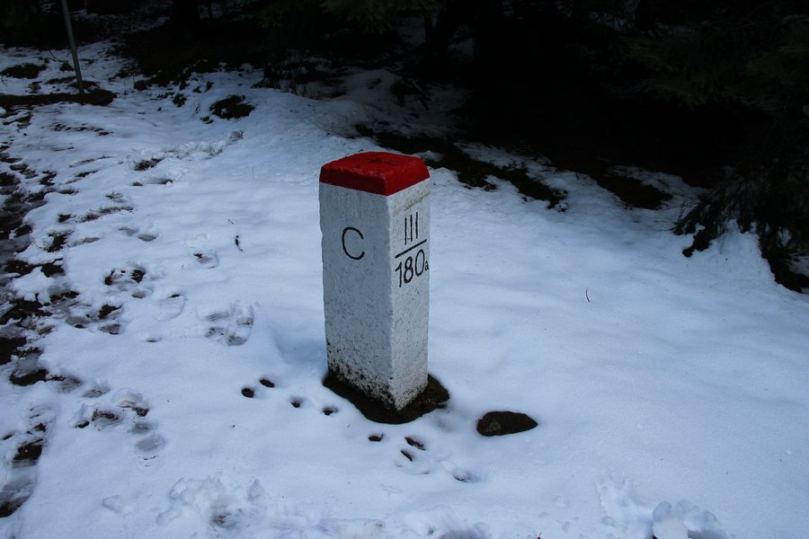 File:Machov, státní hranice, hraniční kámen 02.jpg