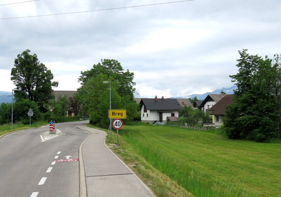 File:Breg Zirovnica Slovenia.jpg