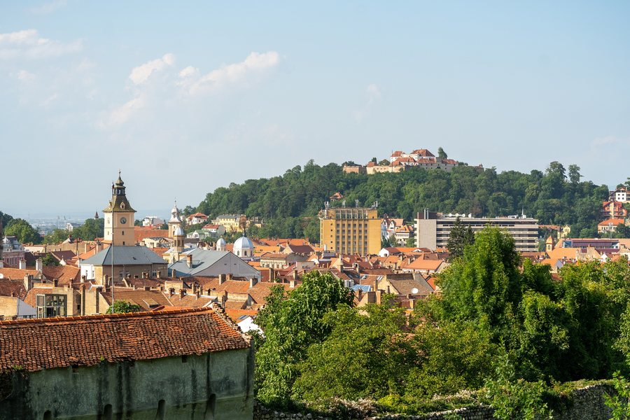 File:Brașov panorama with the Citadel hill (2025).jpg