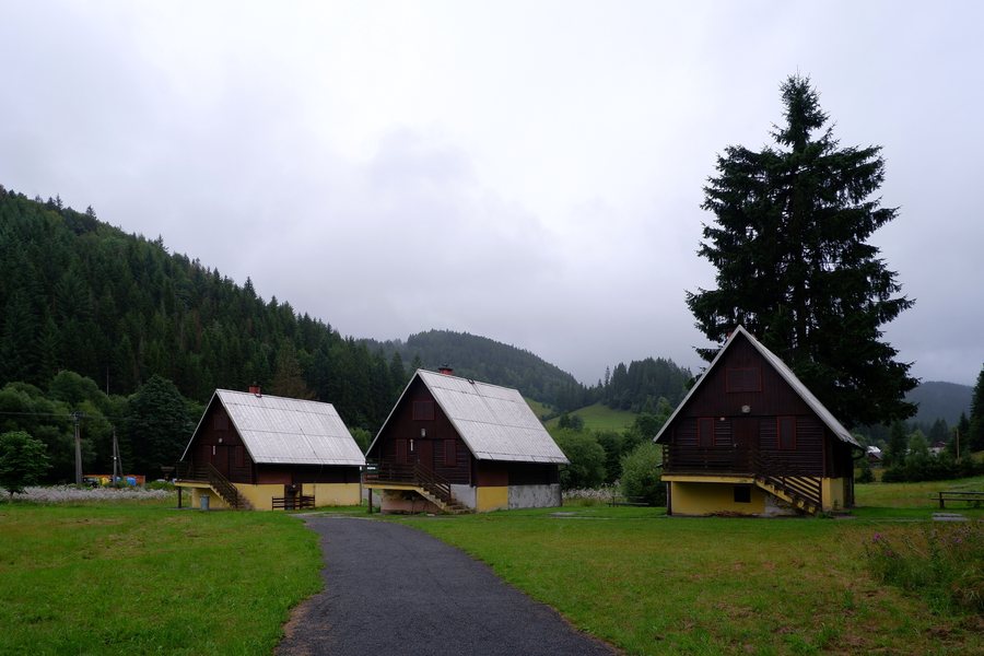 File:Horní Lomná, chaty.jpg