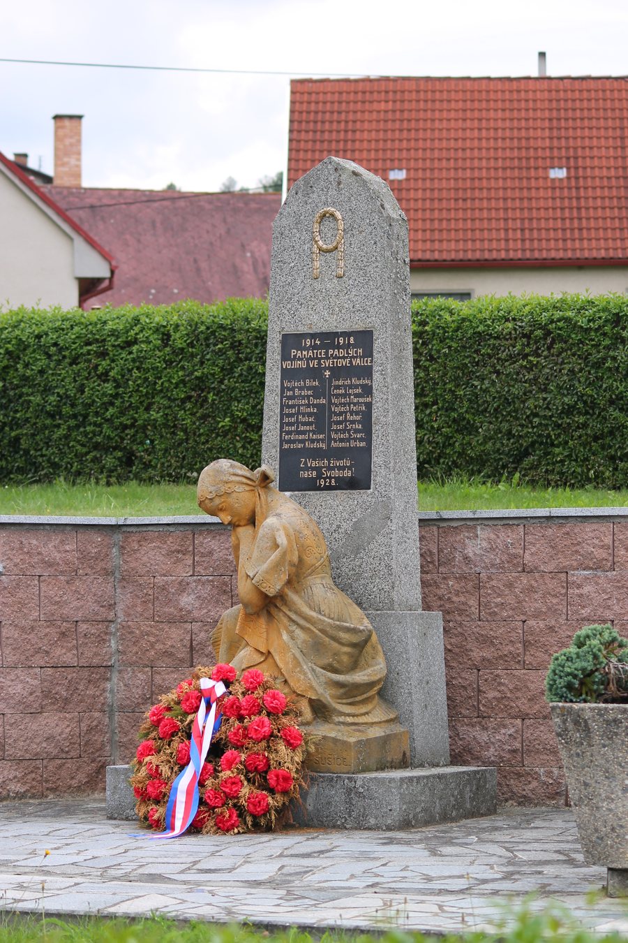 File:Bukovník, 2014 (08).jpg