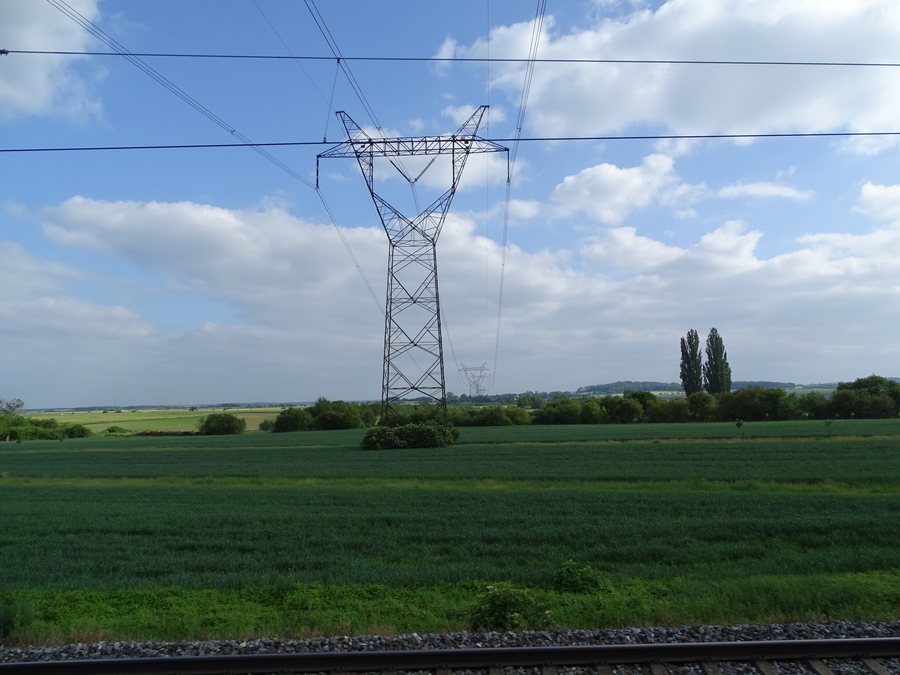 File:Rostoklaty, elektrické vedení.jpg