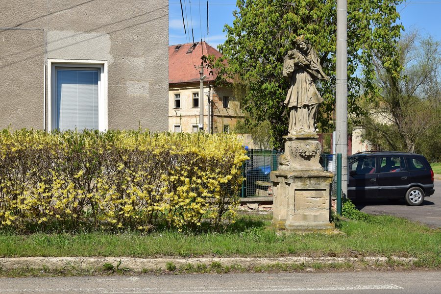 File:Velemyšleves 2021-05-09 Socha svatého Jana Nepomuckého.jpg
