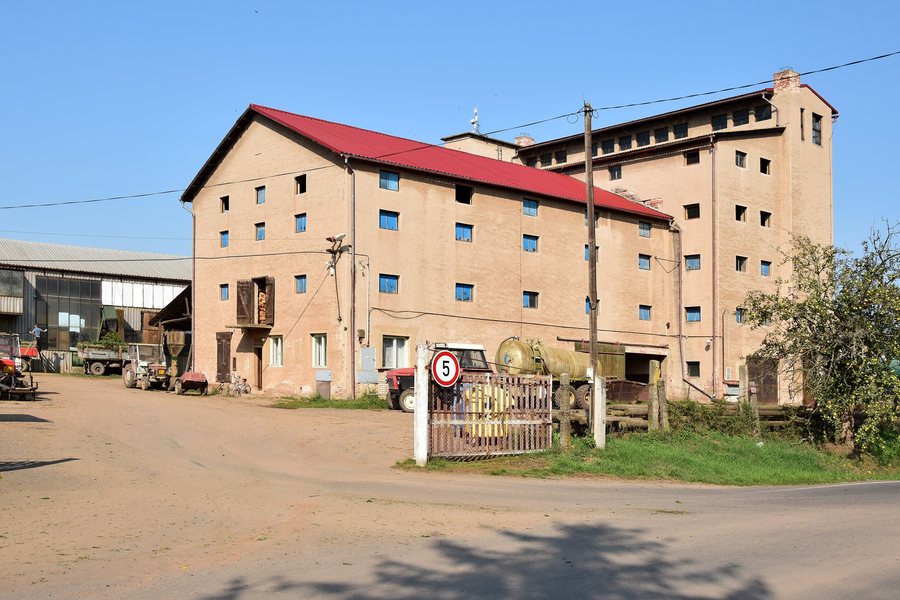 File:Vinařice 2020-09-12 Sušárna.jpg
