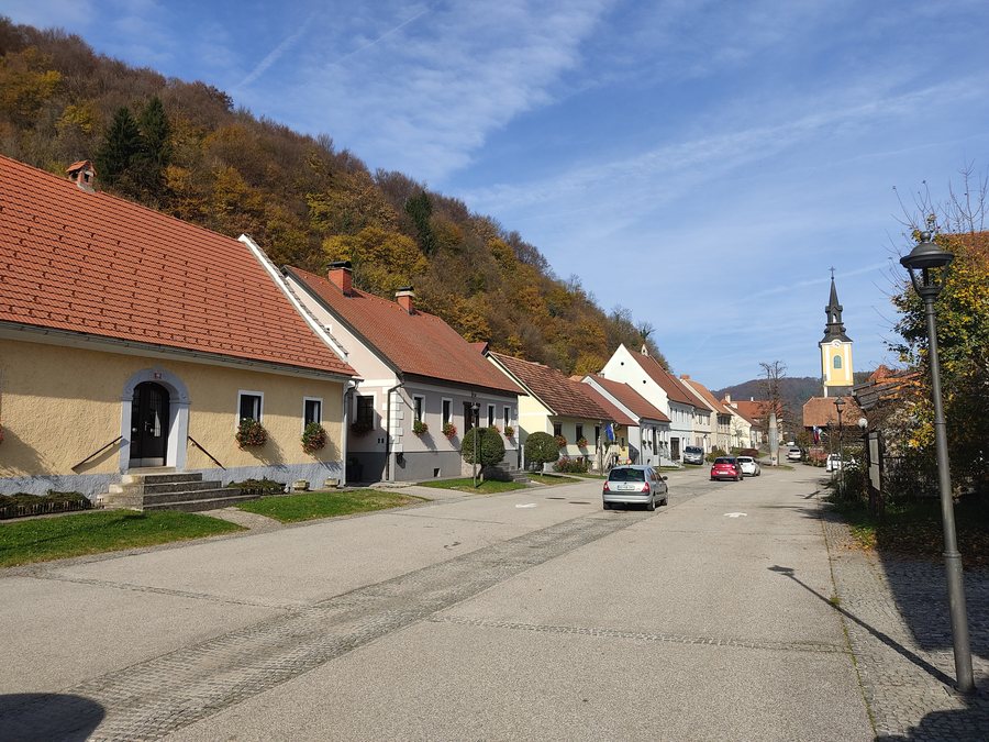 File:Podsreda, Slovenia.jpg