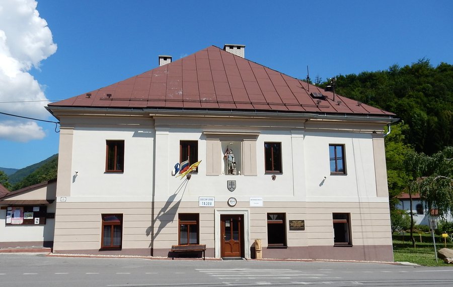 File:Tajov - obecný úrad.JPG