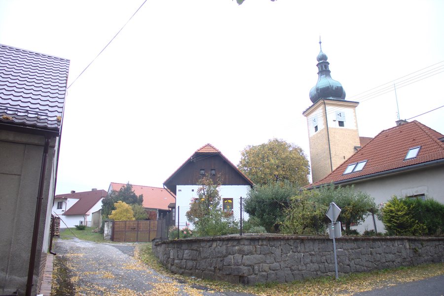 File:Myslív, domy.jpg