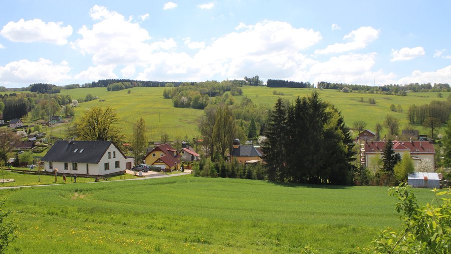 File:Pulečný 2016-05 04.jpg