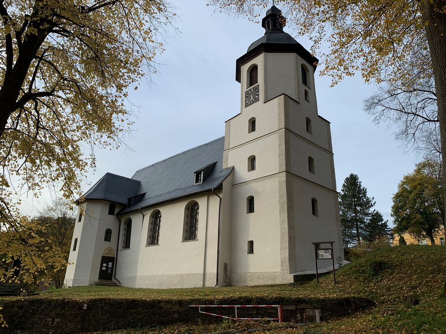 File:Kostel Dobrého pastýře v Podhradí u Aše JV.jpg