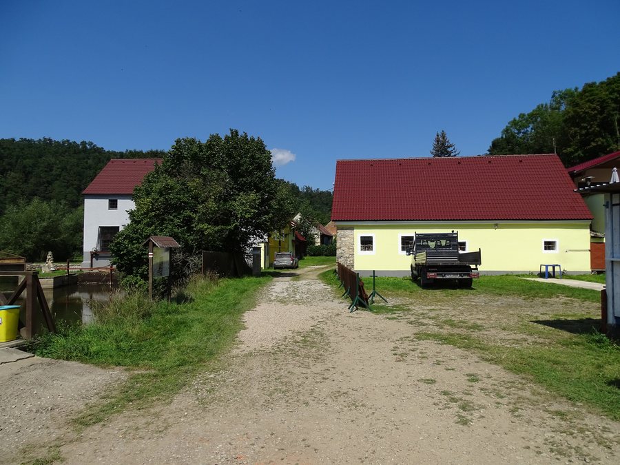 File:Olešná (Němčovice), Pod Žíkovem, mlýn (01).jpg