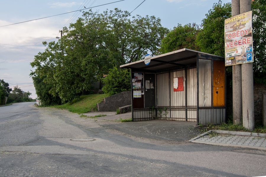 File:Struhařov, zastávka (2019).jpg