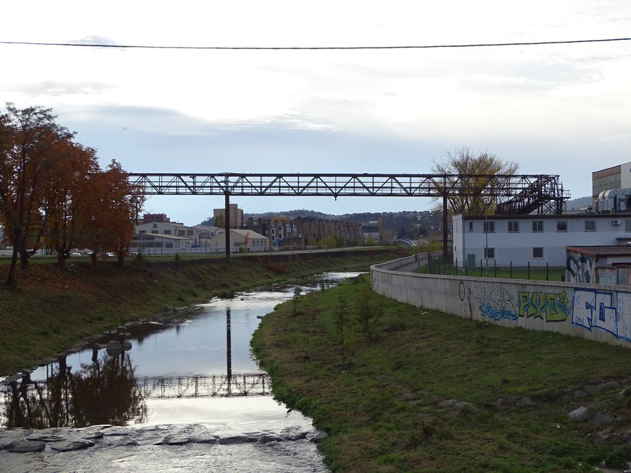 File:Králův Dvůr, Litavka, z mostu proti proudu.jpg