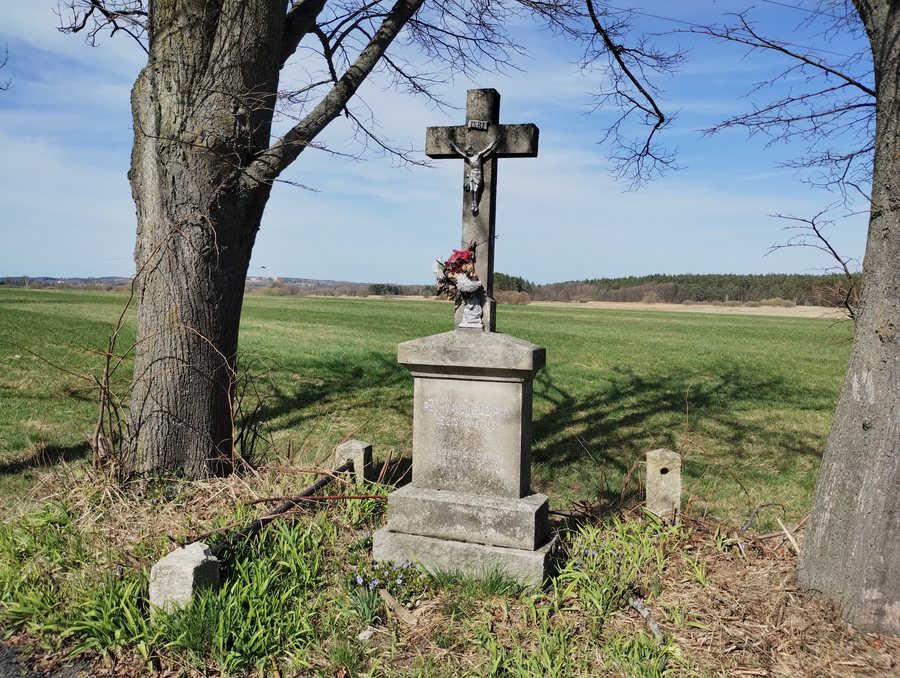 File:Třebeč - křížky 01.jpg