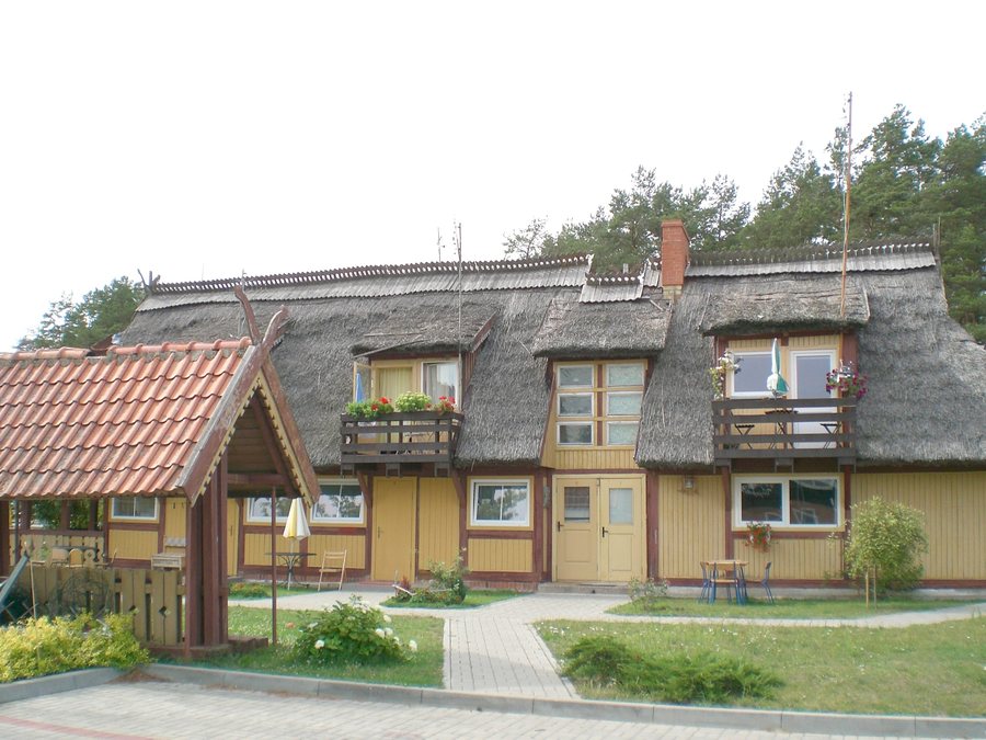 File:Domo en Pervalka 2.jpg