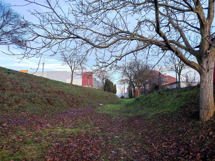 File:Sušice (UH), Tihelňa (1).jpg