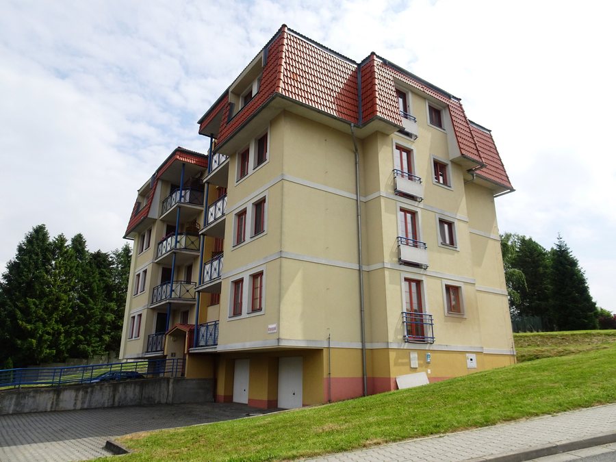 File:Bílovec, Beskydská 1036.jpg