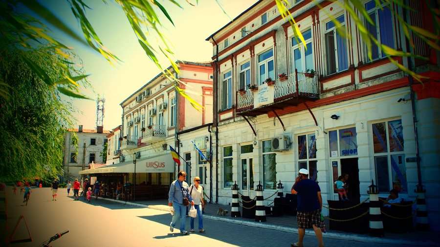 File:Sulina - 1ˢᵗ Street (20296965041).jpg