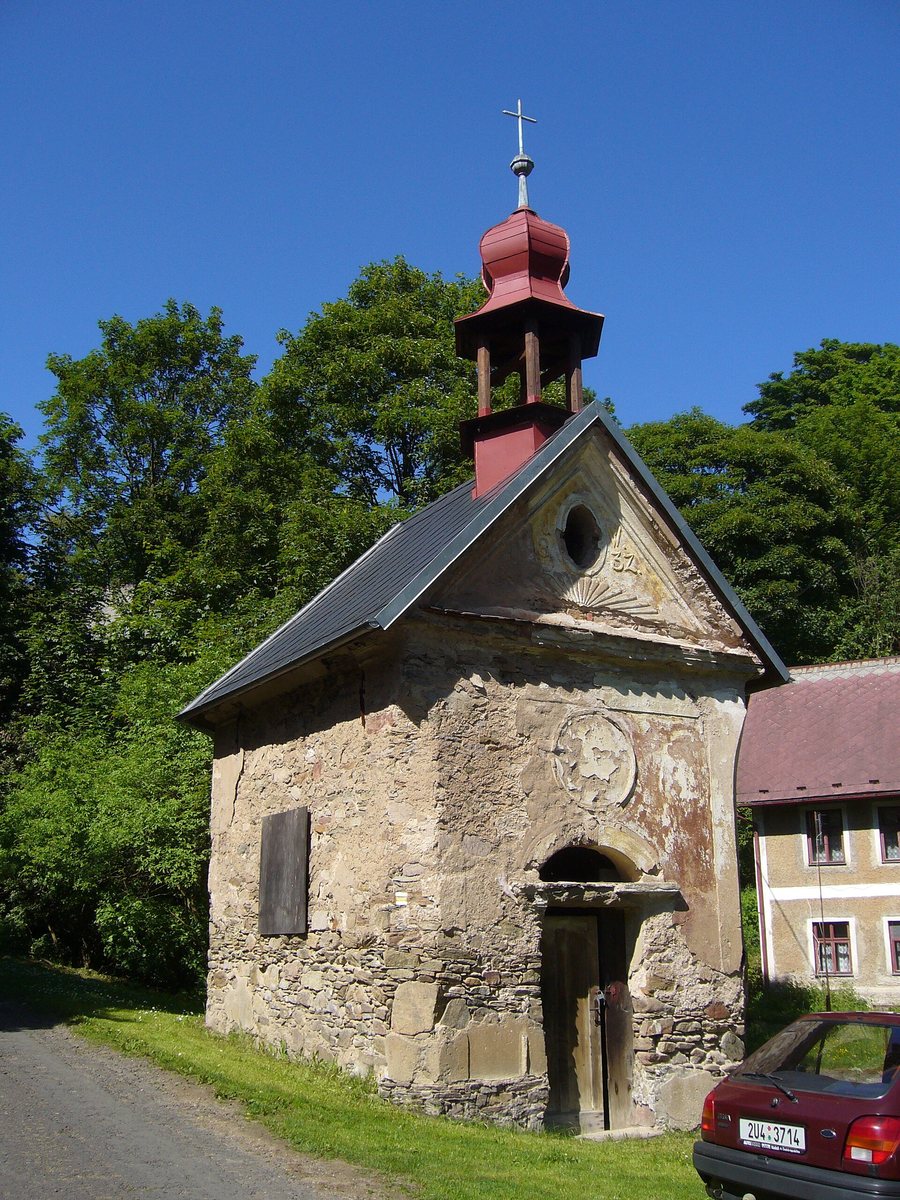 File:Rájov (Perštejn) - kaple.jpg