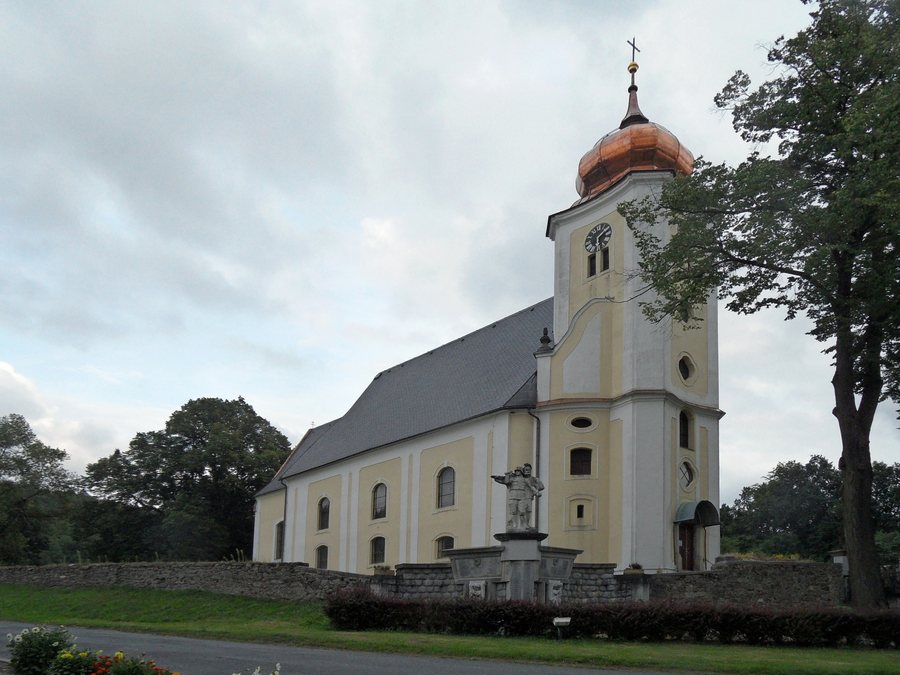 File:Stará Červená Voda A. Kostel Božího Těla, celek.jpg