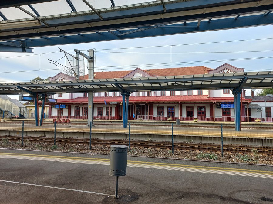 File:Winz (Vintu de Jos)-railway station-01ASD.jpg