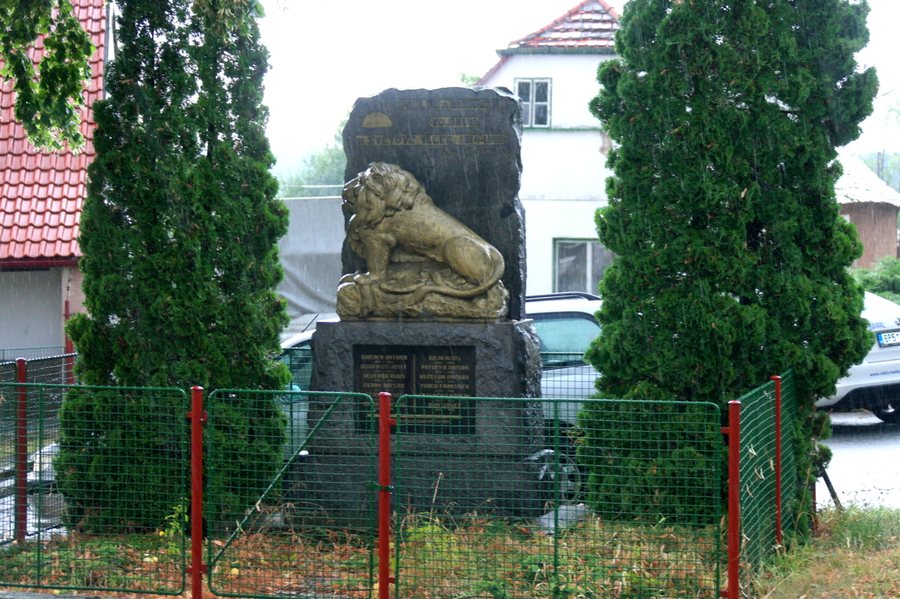 File:Památník padlým v 1. světové válce, náves, Skomelno, okr. Rokycany, Plzeňský kraj.jpg