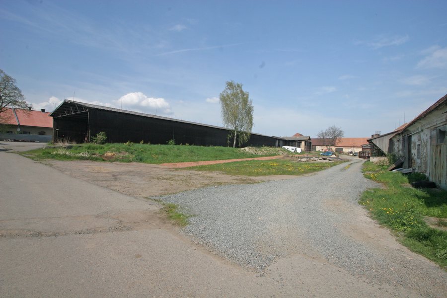 File:Třibrichy dvůr u čp. 2.JPG