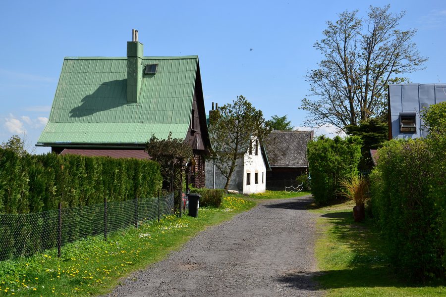 File:Nová Víska (Domašín) - chaty 2.jpg