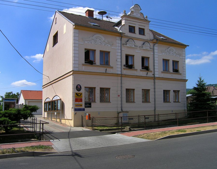 File:Háj u Duchcova, municipal office.jpg