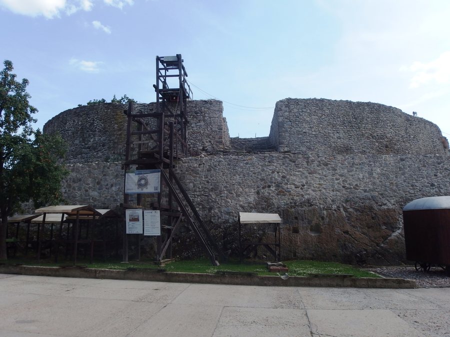 File:Modrý Kameň, hrad (1).jpg