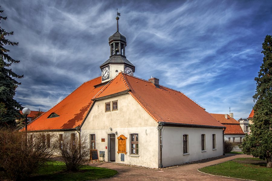 File:SM Zduny Ratusz 2019 (1).jpg