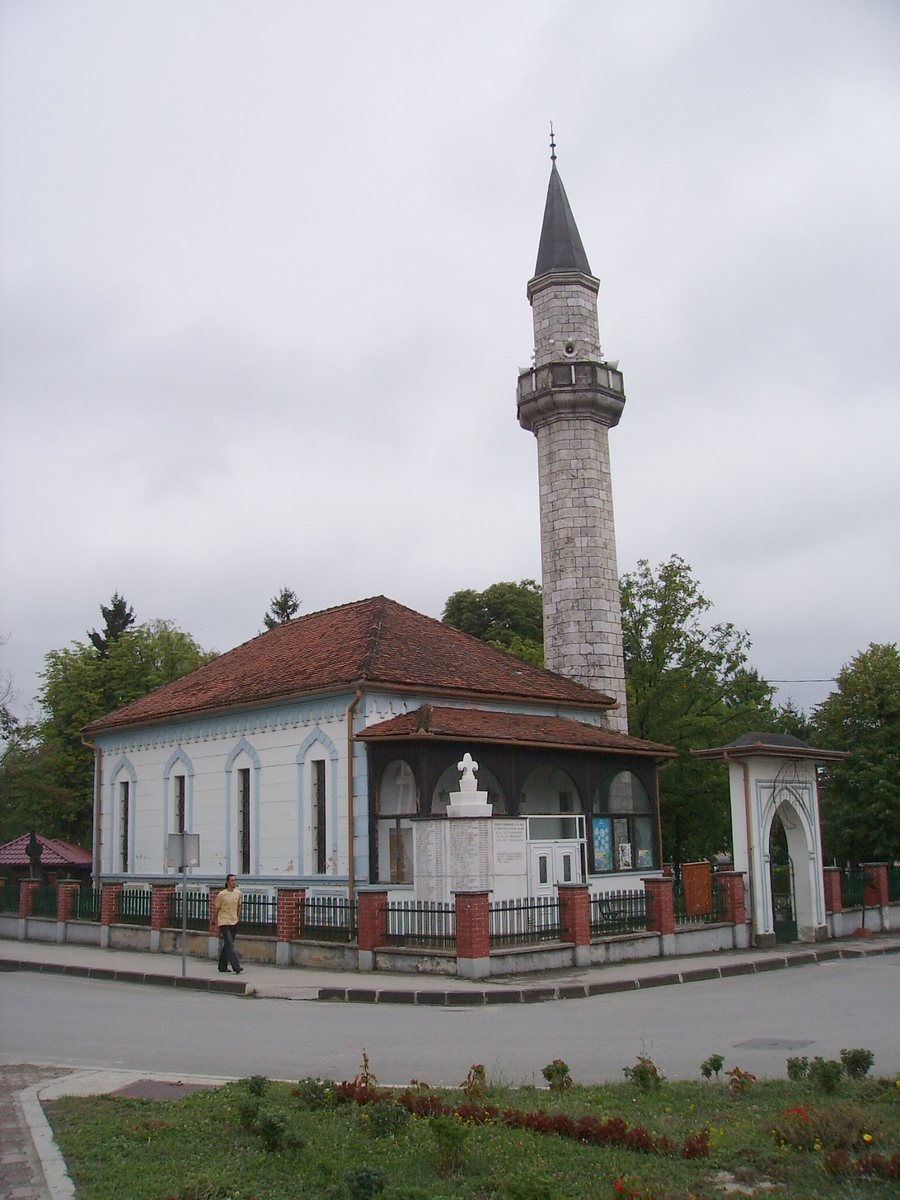 File:Velika Kladusa Mosque.jpg