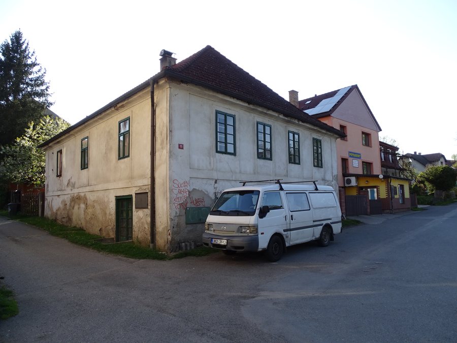 File:Chocerady čp. 11 a 61.jpg